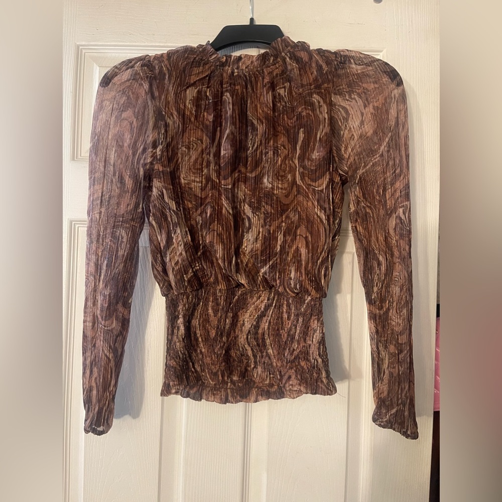 Gorgeous sheer two toned blouse!! Never worn 59.99 buy today get it for 20.00!!!